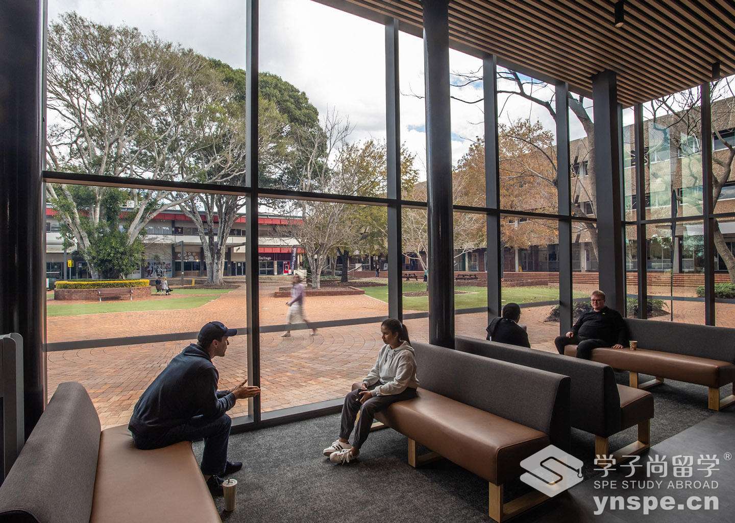 南昆士兰大学