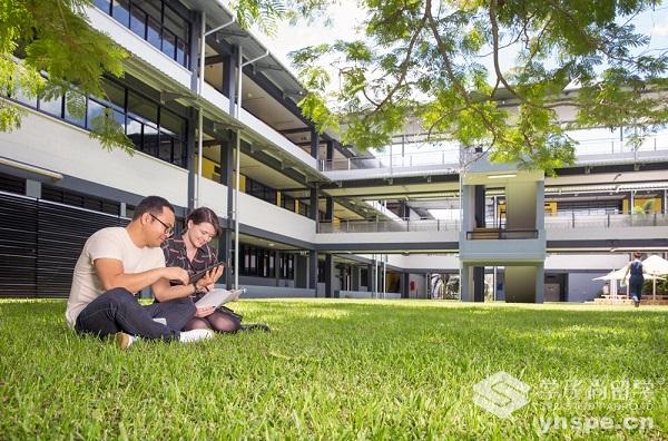 中央昆士兰大学