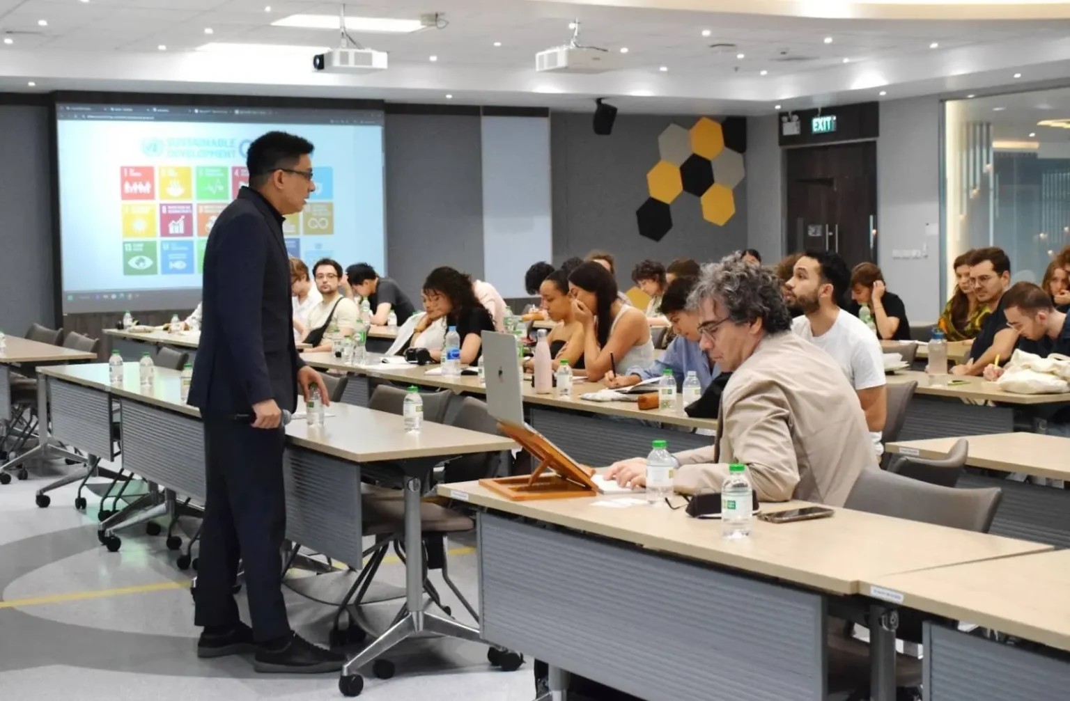 NIDA-Welcomes-Sciences-Po03-1536x1007.jpg