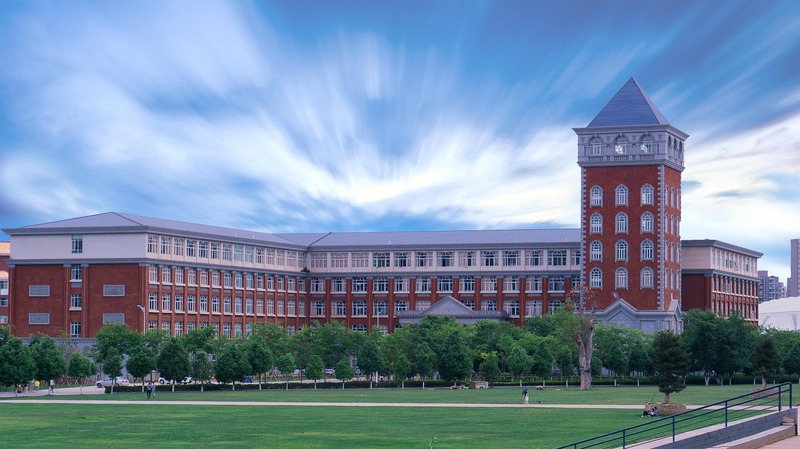 university-6699377_1280.jpg